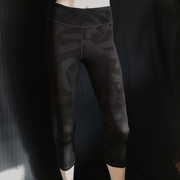 Adidas Climalite Modelled Black Capris Workout Running Tights Size Small - Picture 13 of 16